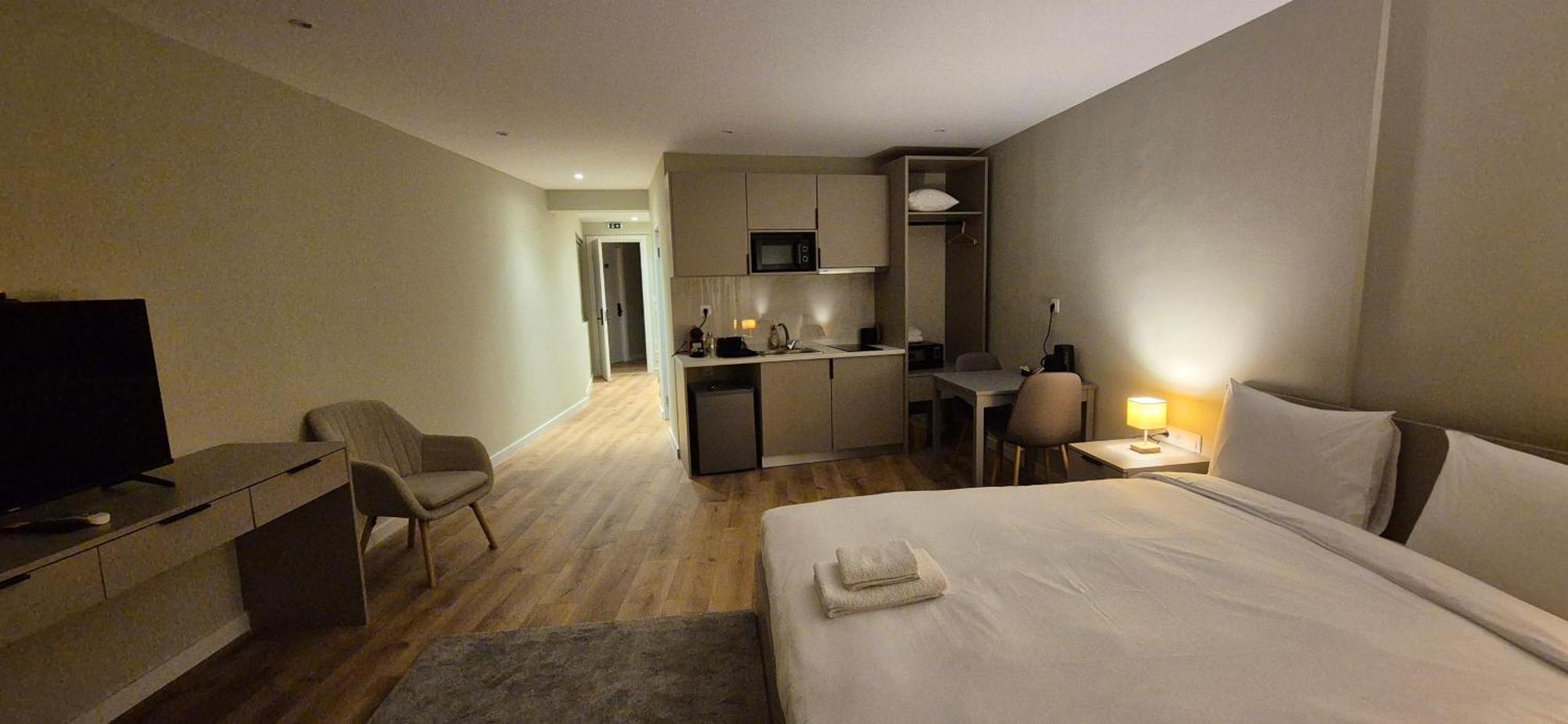 Figleaf Kypseli Hotel Athena Bagian luar foto